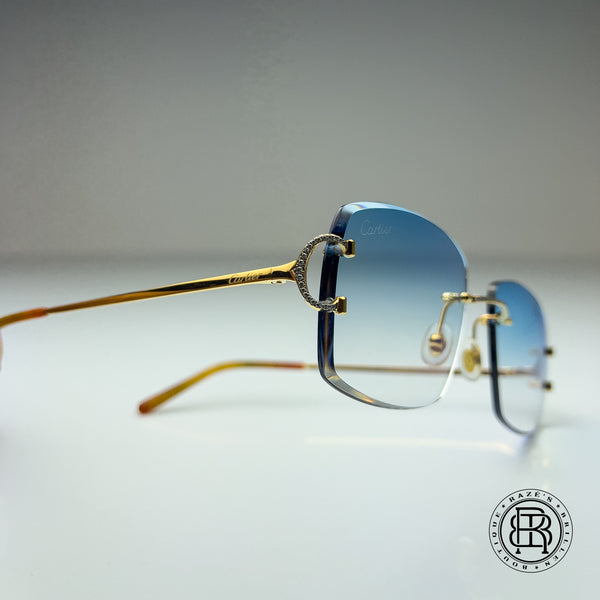 Cartier CT0092o 001 Custom mit Diamanten und Blau Verlauf Selbstabdunkelnd auf Grau (Big C)